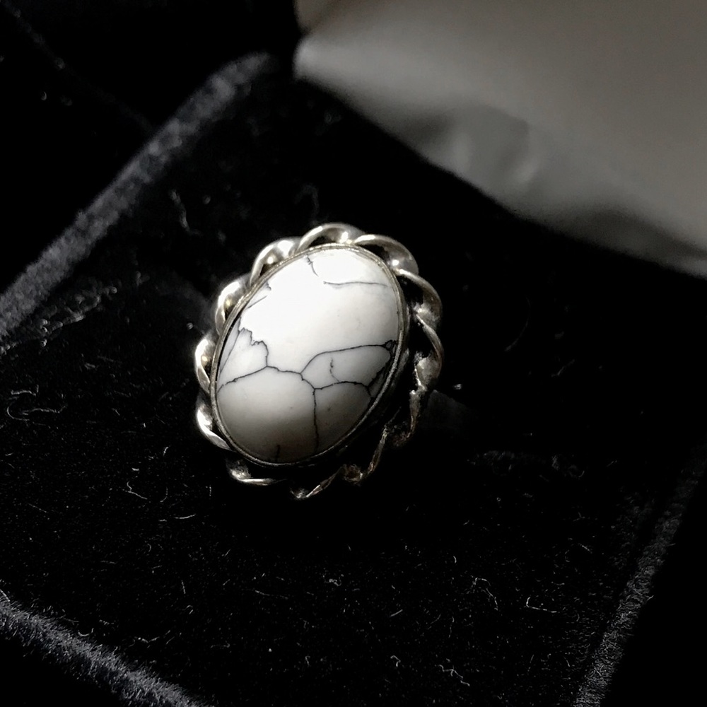 Howlite 925 Silver Ring 8.5